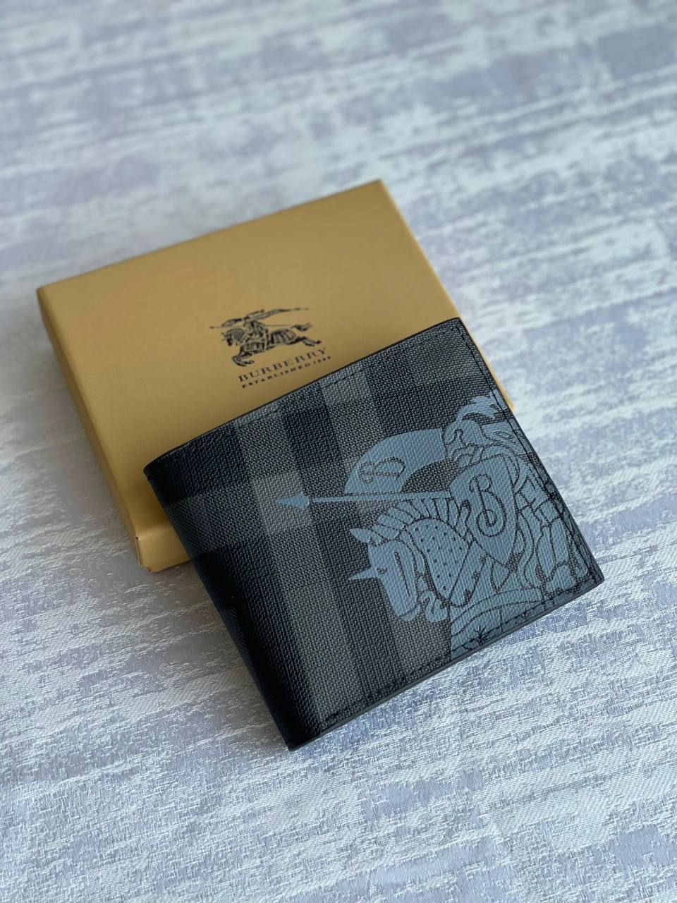 DIOR - Burberry
*Mens Wallet*
*Master Quality*
230 dhs✅
Zain179
♥️♥️♥️
