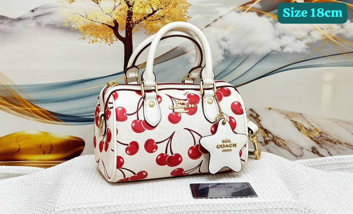 Coach
Good quality
with box
105 dhs🇦🇪🇦🇪
Zain186
♥️♥️♥️