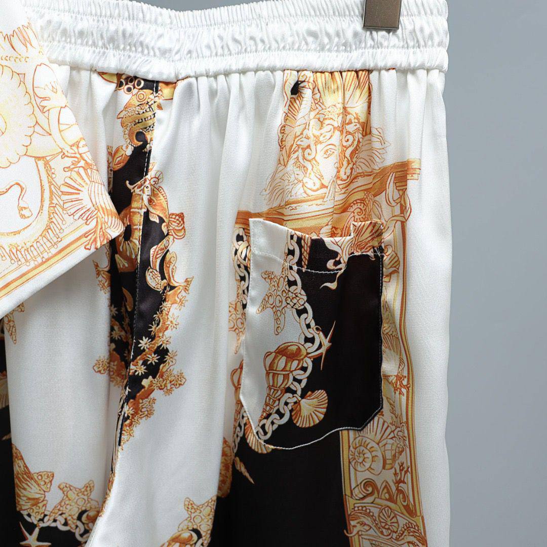 NEW VERSACE
*♕ 𝐒𝐔𝐏𝐄𝐑 𝐌𝐀𝐒𝐓𝐄𝐑 ♕*
SIZE: S,M,L,XL,XXL
450 dhs✅
Zain227
♥️♥️♥️