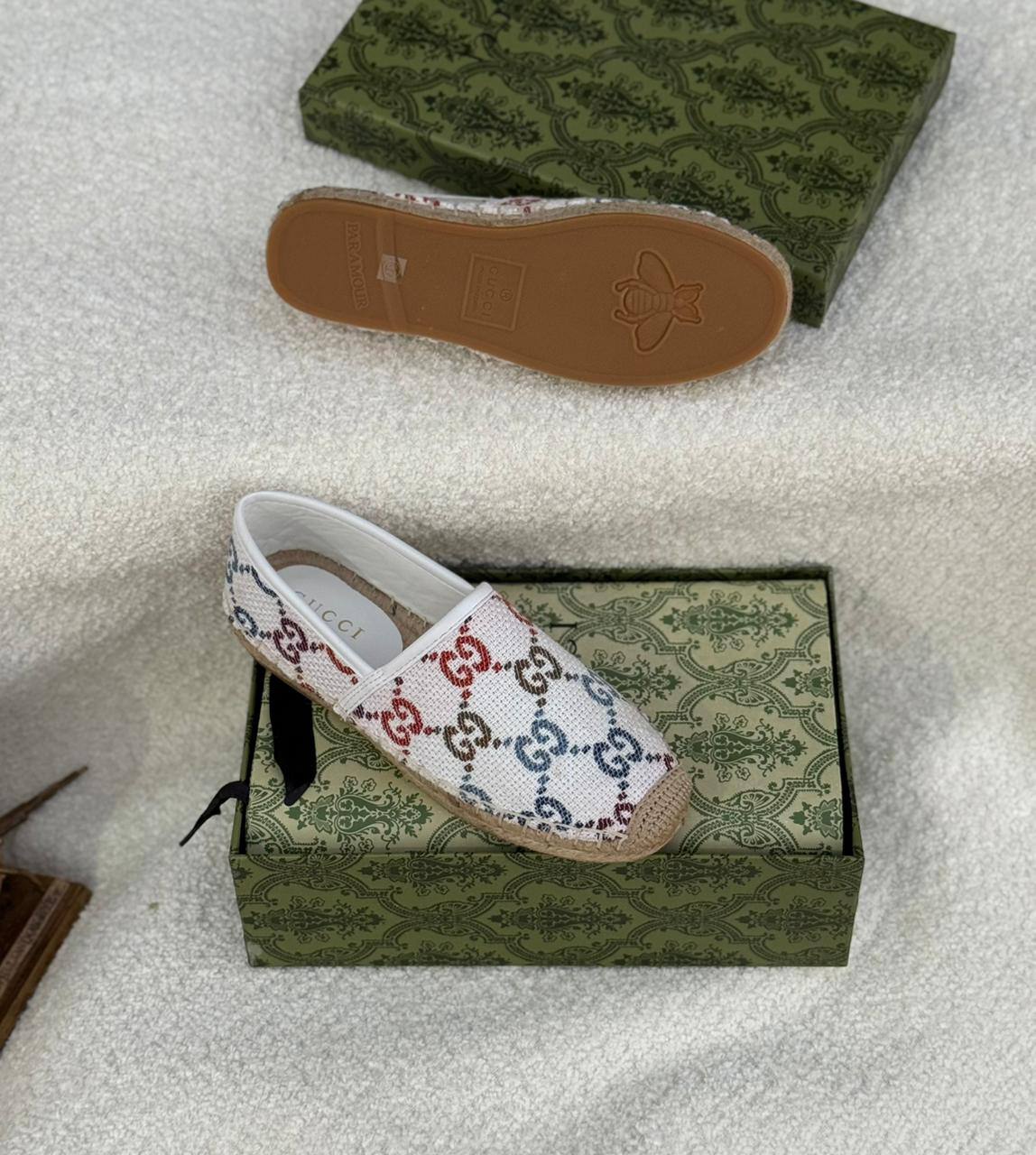 Gucci
Size . 36. to 41
130 dhs
Zain80
♥️♥️♥️
