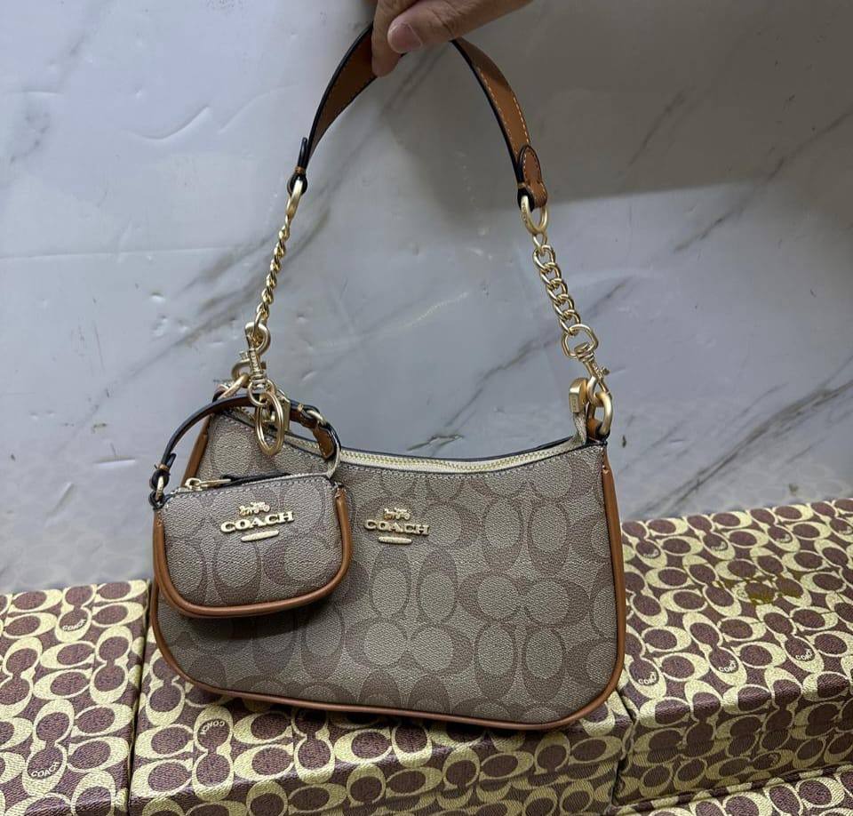 Coach
with box
🎁🎁🎁
95 dhs🪙🌨️
Zain143
♥️♥️♥️