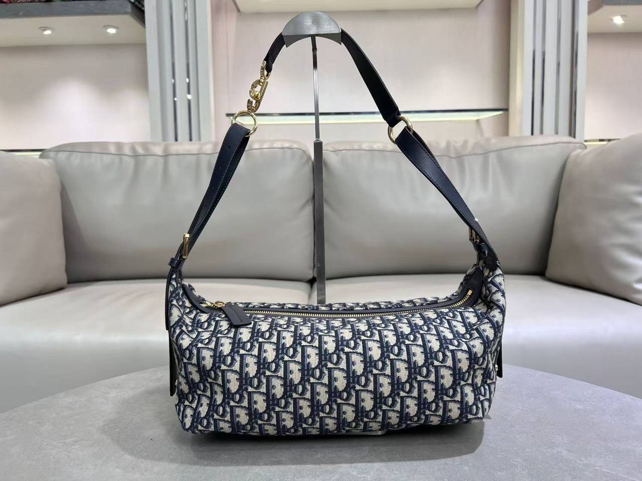 Dior
Master
310 dhs💓
#33cm💕💁♂️
Zain228
♥️♥️♥️
