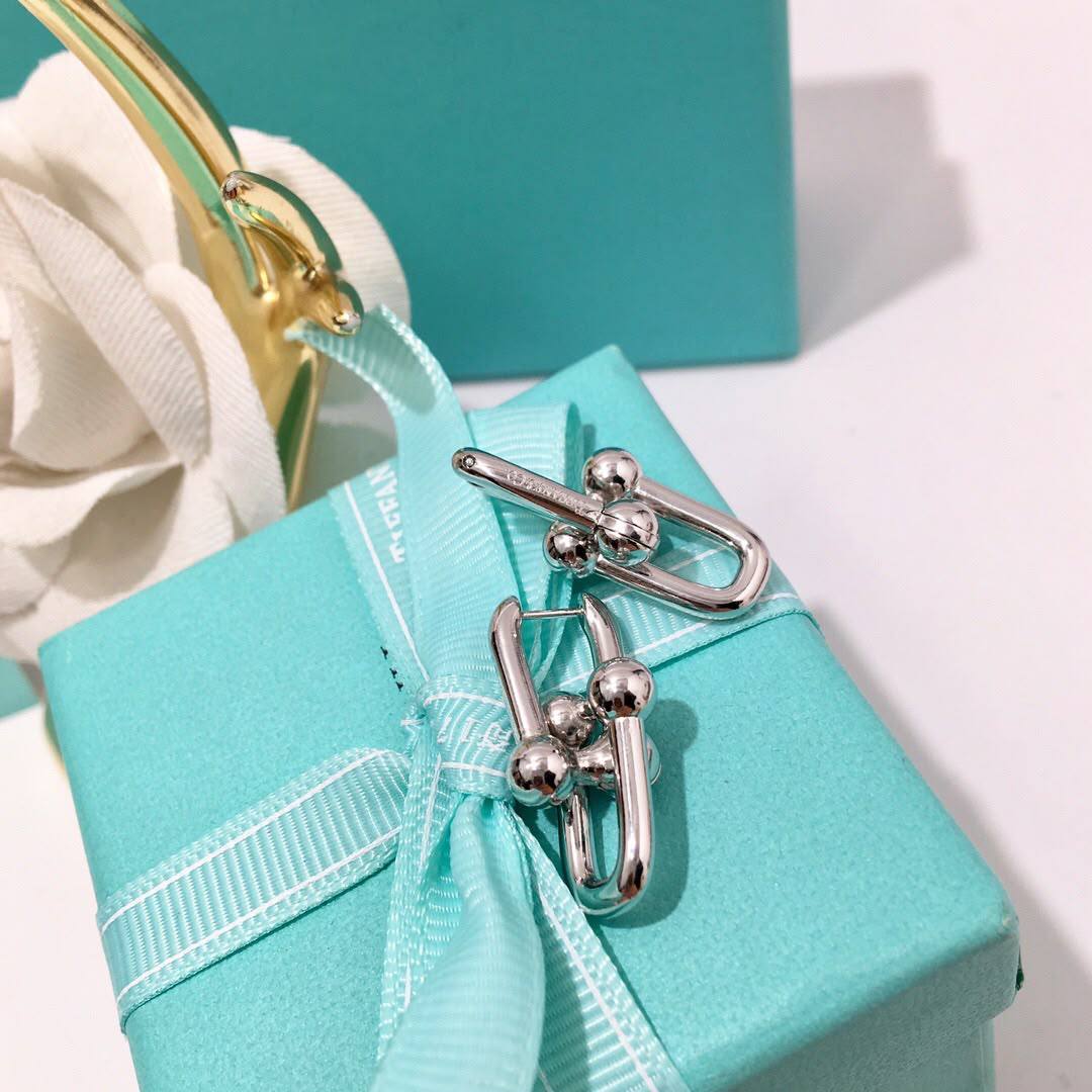 Tiffany ❤️🔥*
Earring 💥
Master quality 💯
With normal boxes 🗃️
45 dhs✅
With master box 📦
80 dhs✅
Zain216
♥️♥️♥️