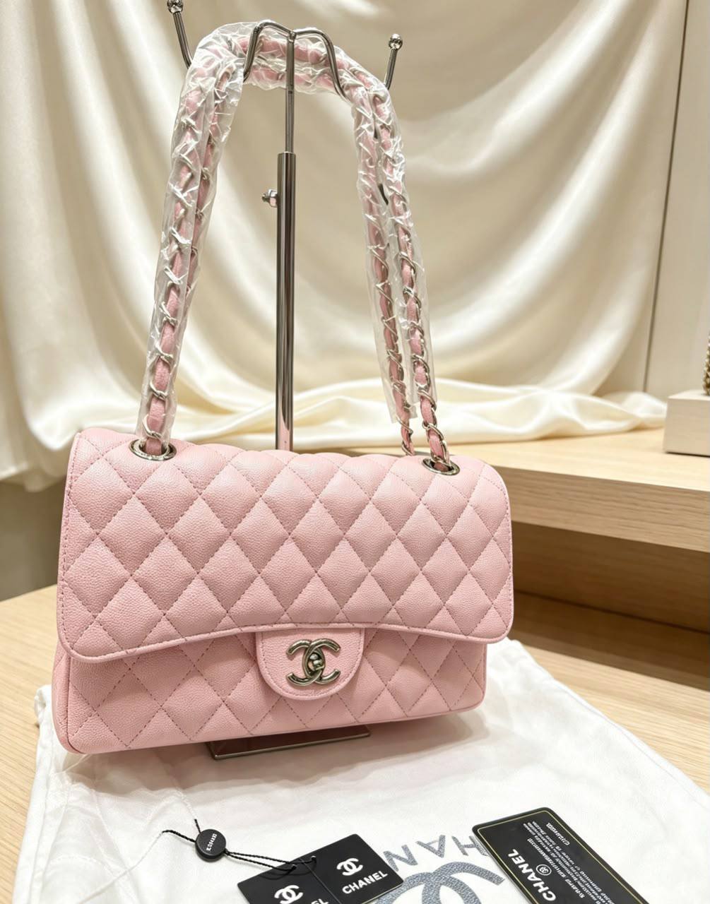 Chanel
100 dhs🇦🇪🇦🇪
With box 📦
Zain07
♥️♥️♥️