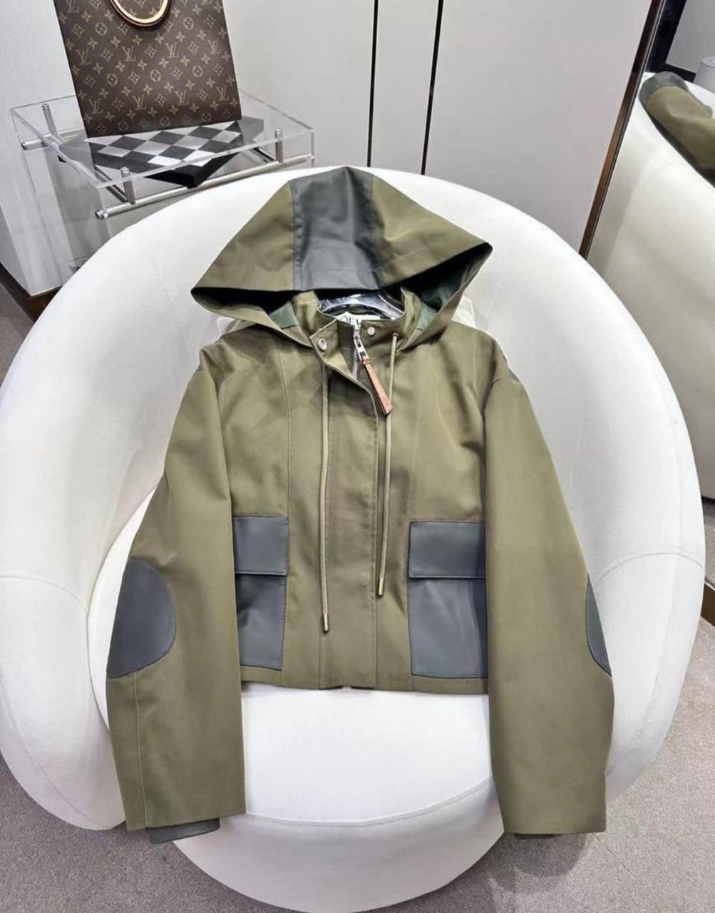 Dior
loewe
Master
350 dhs
Zain262
♥️♥️♥️