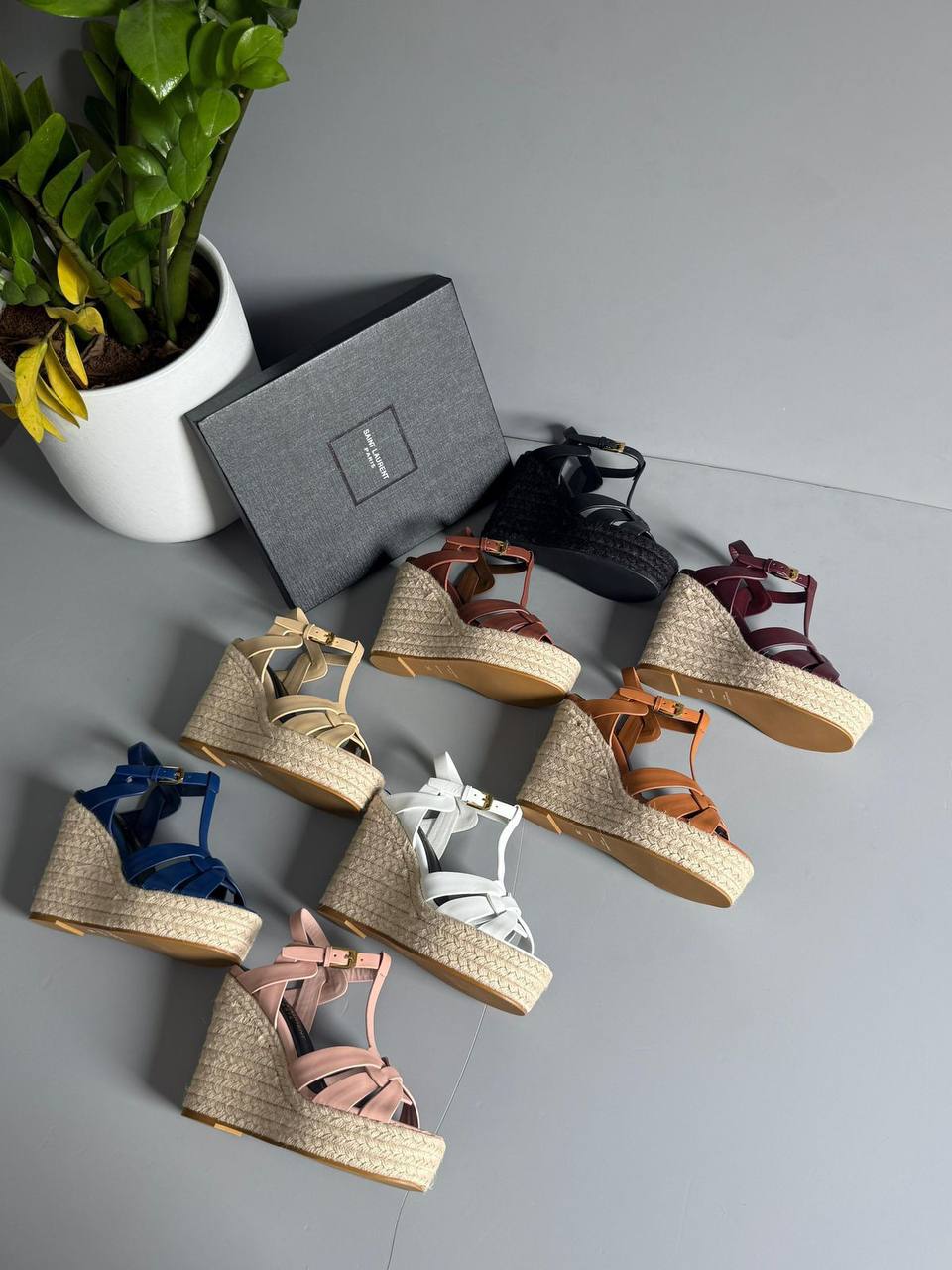 YSL
SuperMaster Quality 💯
500 dhs🪙💕
Size: 36-41💥
Zain171
♥️♥️♥️