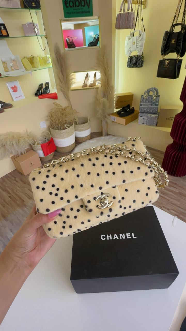 Chanel
370 dhs
Zain228
Zain297
♥️♥️♥️
Zc