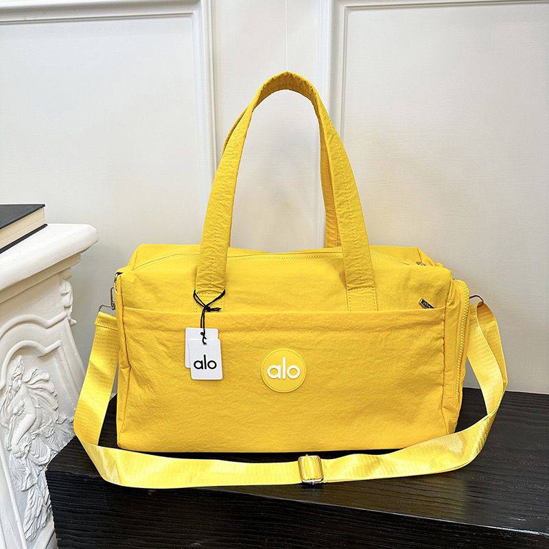 Alo
65 dhs🪙🖤
size 42×21×21cm
Zain42
♥️♥️♥️