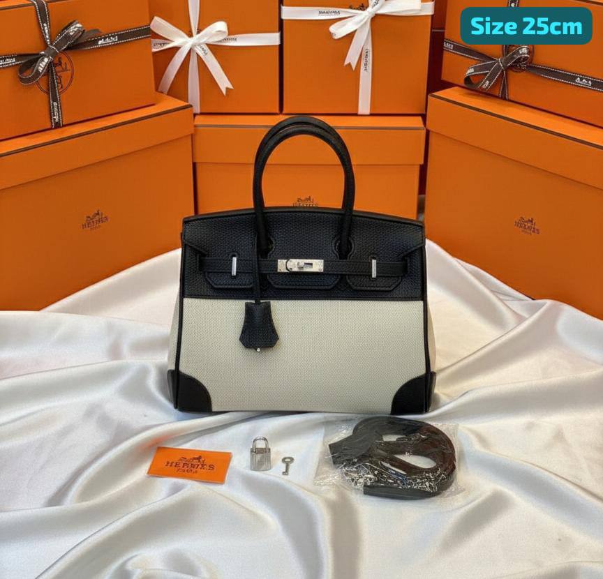Hermes
Good quality
with box
🎁🎁🎁
120 dhs🪙🌨️
Zain186
♥️♥️♥️