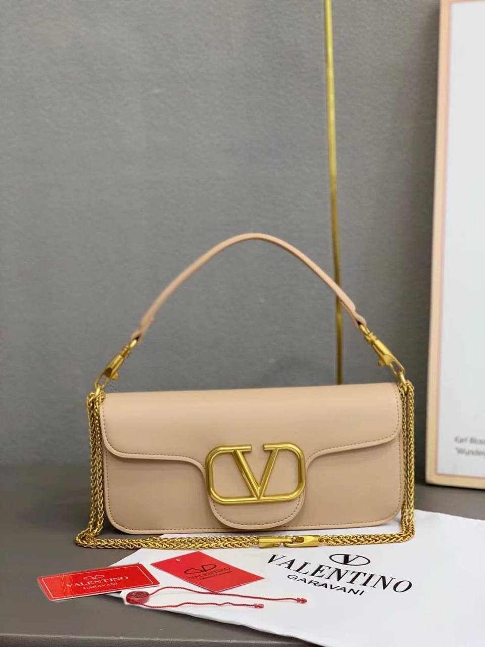 Valentino
120 dhs🇦🇪🇦🇪
with box
Zain235
♥️♥️♥️