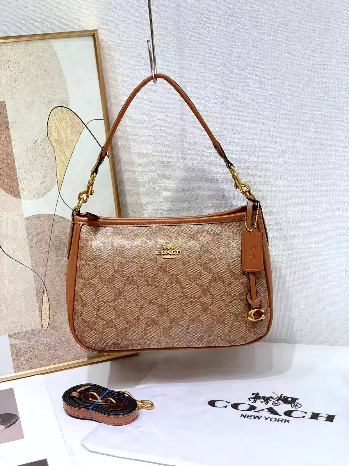 Coach
Size:28×19×12
95 dhs❣️
Zain114
♥️♥️♥️