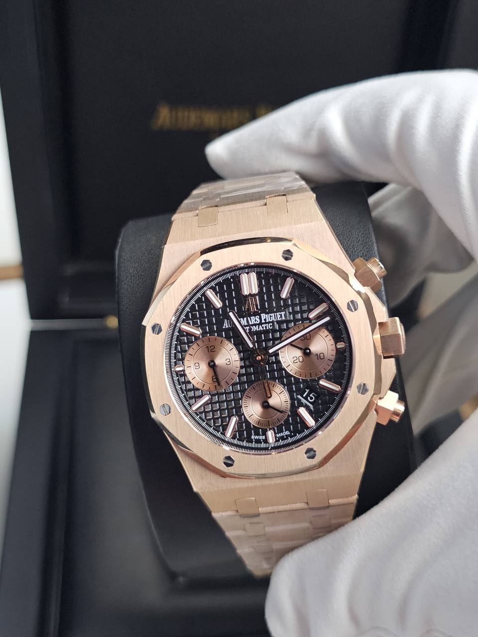 AUDEMARS PIGUET
ROYAL OAK CHRONOGRAPH
Swiss movement 🇨🇭
Water resistant 💧
Sapphire crystal
Super Master quality
With Original Box 📦
For Price 👇 WhatsApp✅
0568585901
0507557372
0552275751 Owner Zain 👌
Zain281
♥️♥️♥️