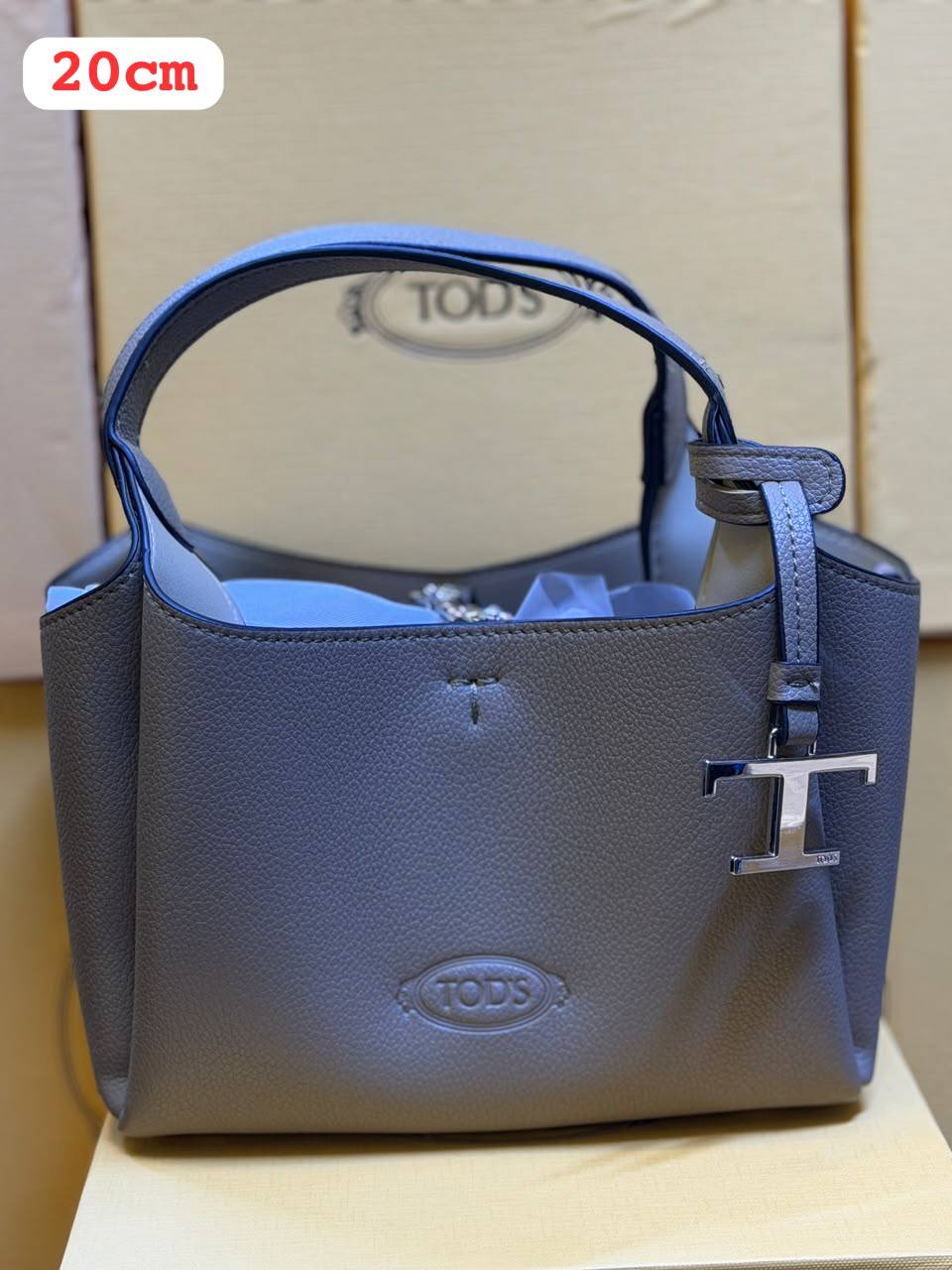 TODS
20cm✨👆🏾
with box
95 dhs💓
Zain168
♥️♥️♥️