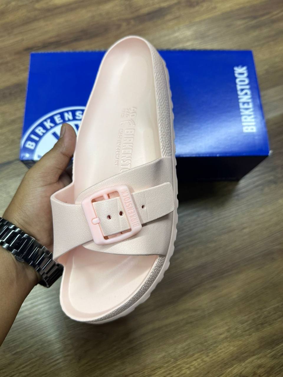 Birkenstock
Size 36 TO 41
95 dhs✅
Zain183
♥️♥️♥️