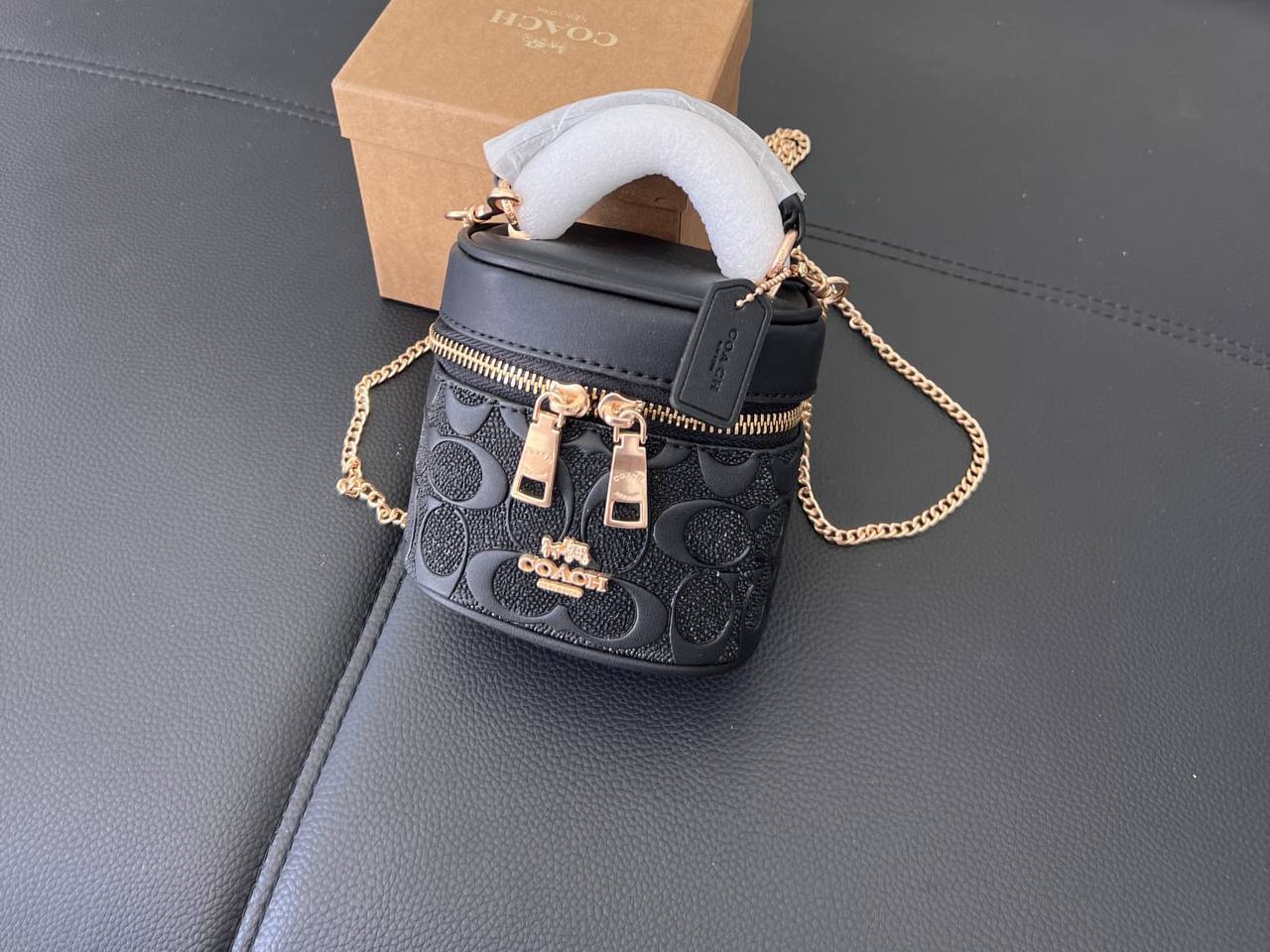 Coach
85 dhs✅
with box
🎁🎁🎁
size small
Zain26
♥️♥️♥️