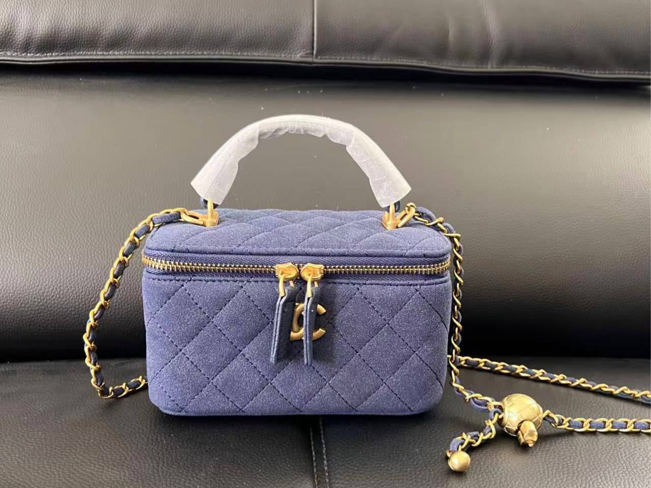 Chanel
100 dhs✅
with box
size 18cm
Zain26
♥️♥️♥️