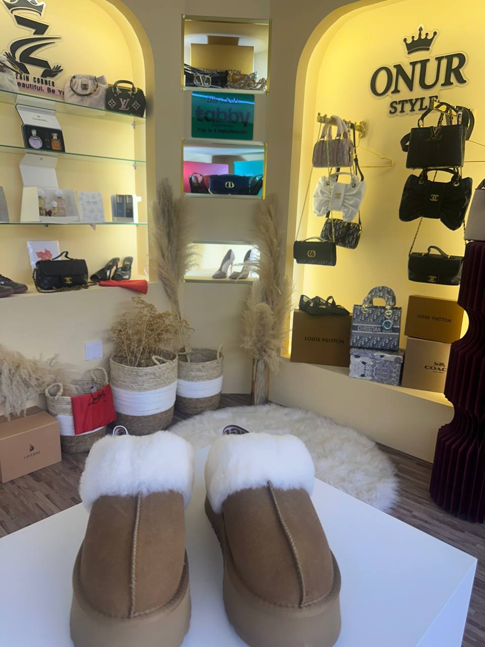 Ugg
120 dhs
36-41
Zain146
اطلبوها من الوتس المثبت في الأعلى👆🏻👆🏻
تواصلو معنا 👈🏻 Zain
For order WhatsApp pinned 👆🏻
♥️♥️♥️
