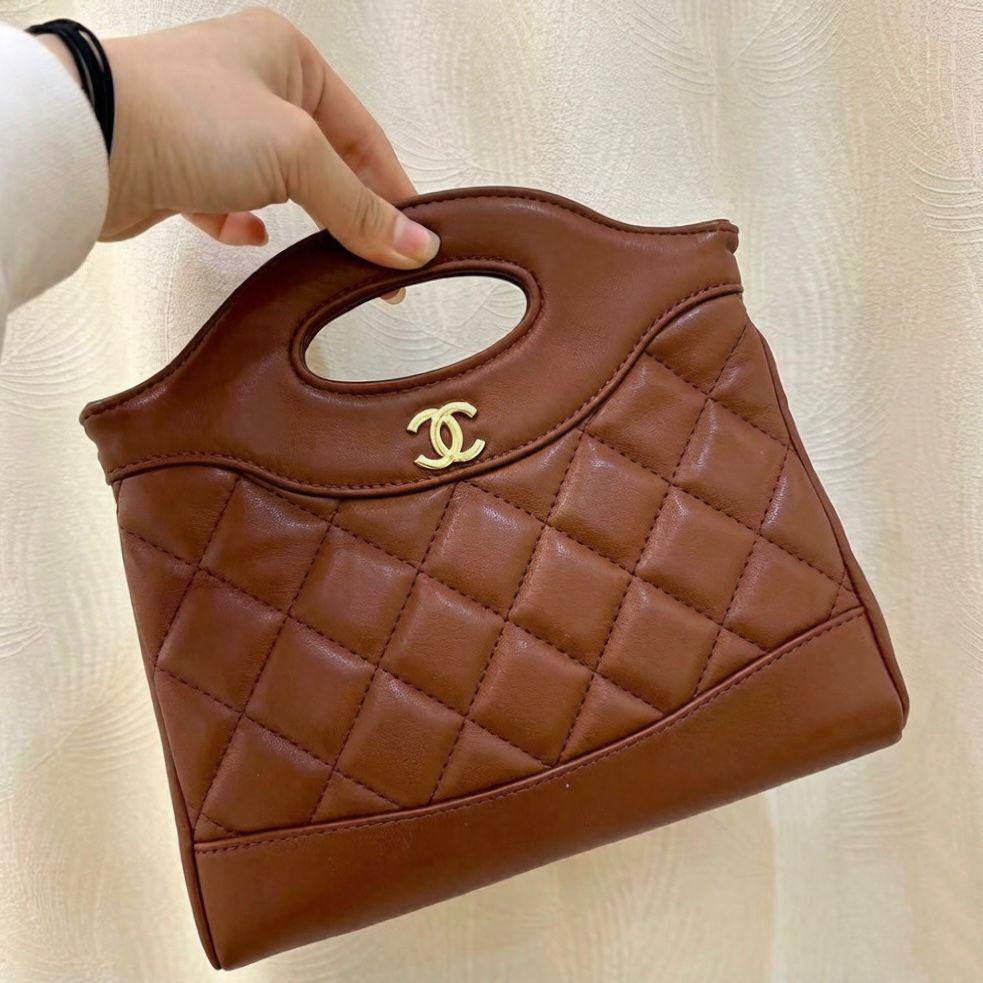 CHANEL
GOOD QUALITY
WITH BOX
🎁🎁🎁
90 dhs✅
Zain39
♥️♥️♥️