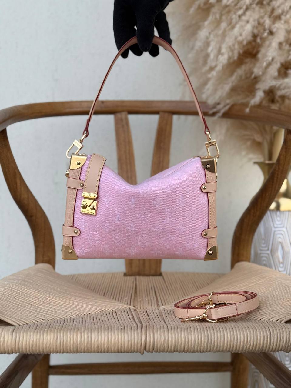 LV
23cm
350 dhs✅
Top quality
With box🎁
Zain167
♥️♥️♥️