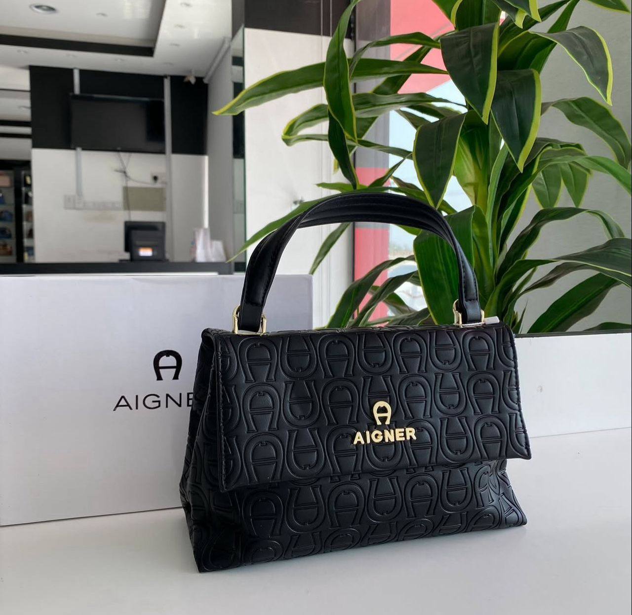 Aigner
95 dhs🪙💚
size:26cm
With box
🎁🎁🎁
Zain35
♥️♥️♥️