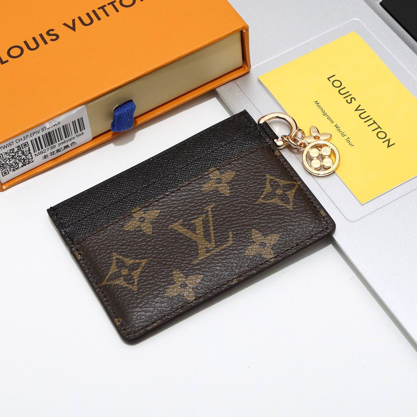 LV
Master Wallet
with box
110 dhs✅
Zain111
♥️♥️♥️