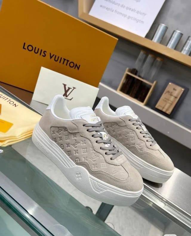 LV SHOES
LADIES
GOOD QUALITY
105 dhs💓
Size 36 TO 40
Zain40
♥️♥️♥️