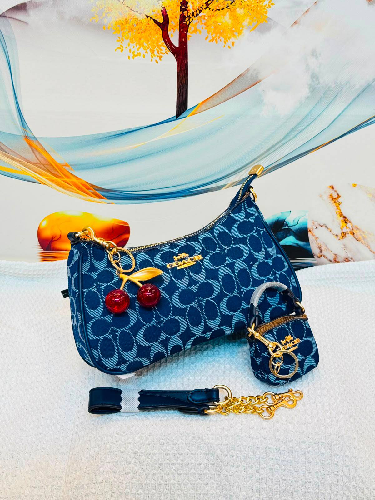 Coach
Best quality with box’s
110 dhs🇦🇪🇦🇪
size 25 CM
Zain290
♥️♥️♥️