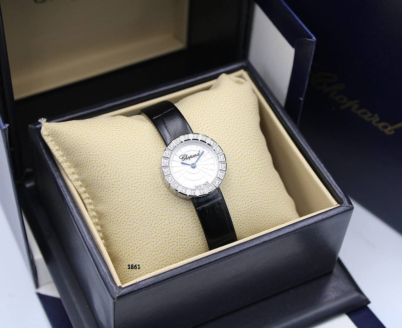 CHOPARD FOR WOMEN BATTERY 25mm
250 dhs✅ no stone
280 dhs✅ with stone
Zain304
♥️♥️♥️