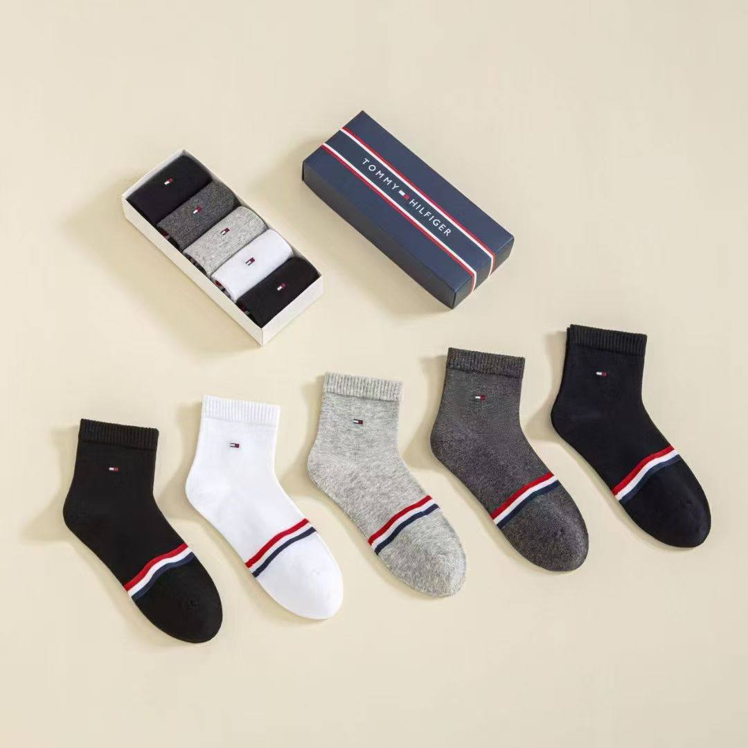 Socks
30 dhs🌺
Zain40
♥️♥️♥️