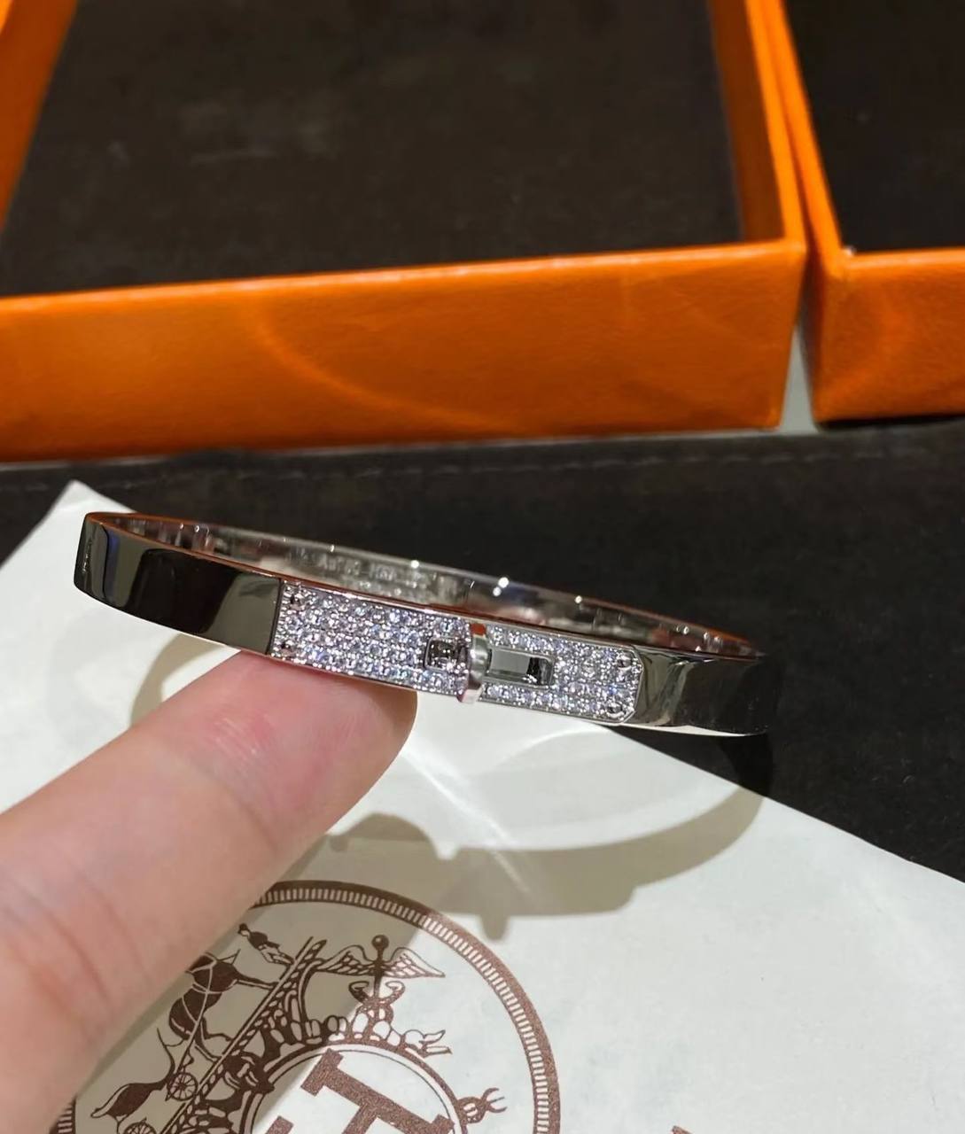 Hermes ❤️🔥*
Bangle ✨
Master quality 💯
With normal boxes 🗃️
55 dhs✅
With master box 📦
70 dhs✅
Zain216
♥️♥️♥️