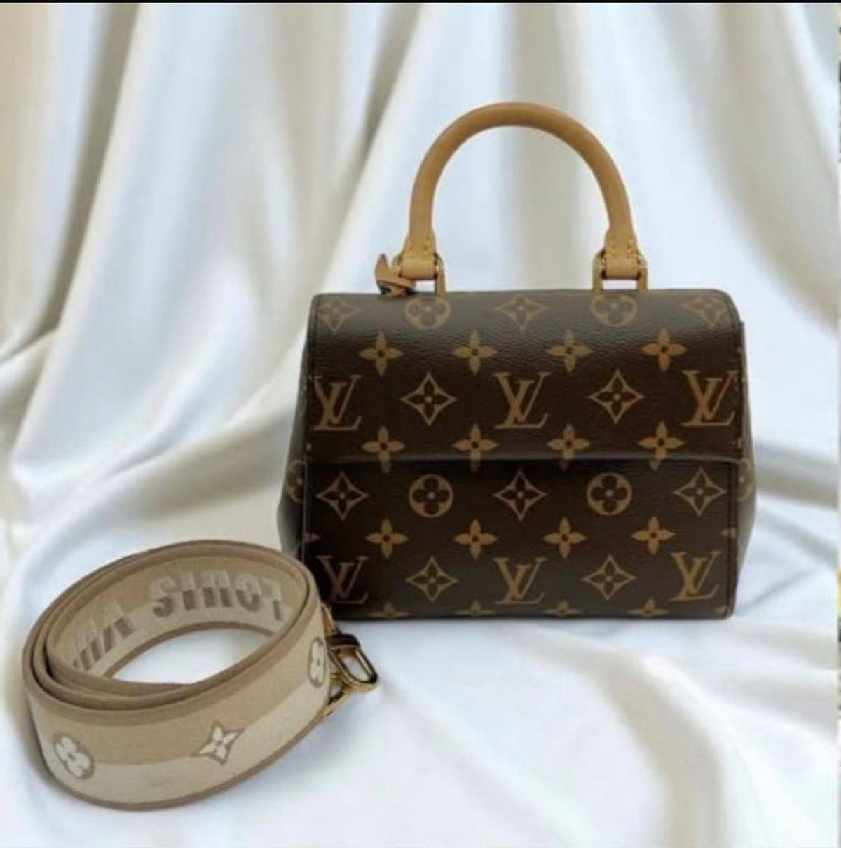 LV
105 dhs🇦🇪🇦🇪🇦🇪
High-quality
with box
Zain35
♥️♥️♥️