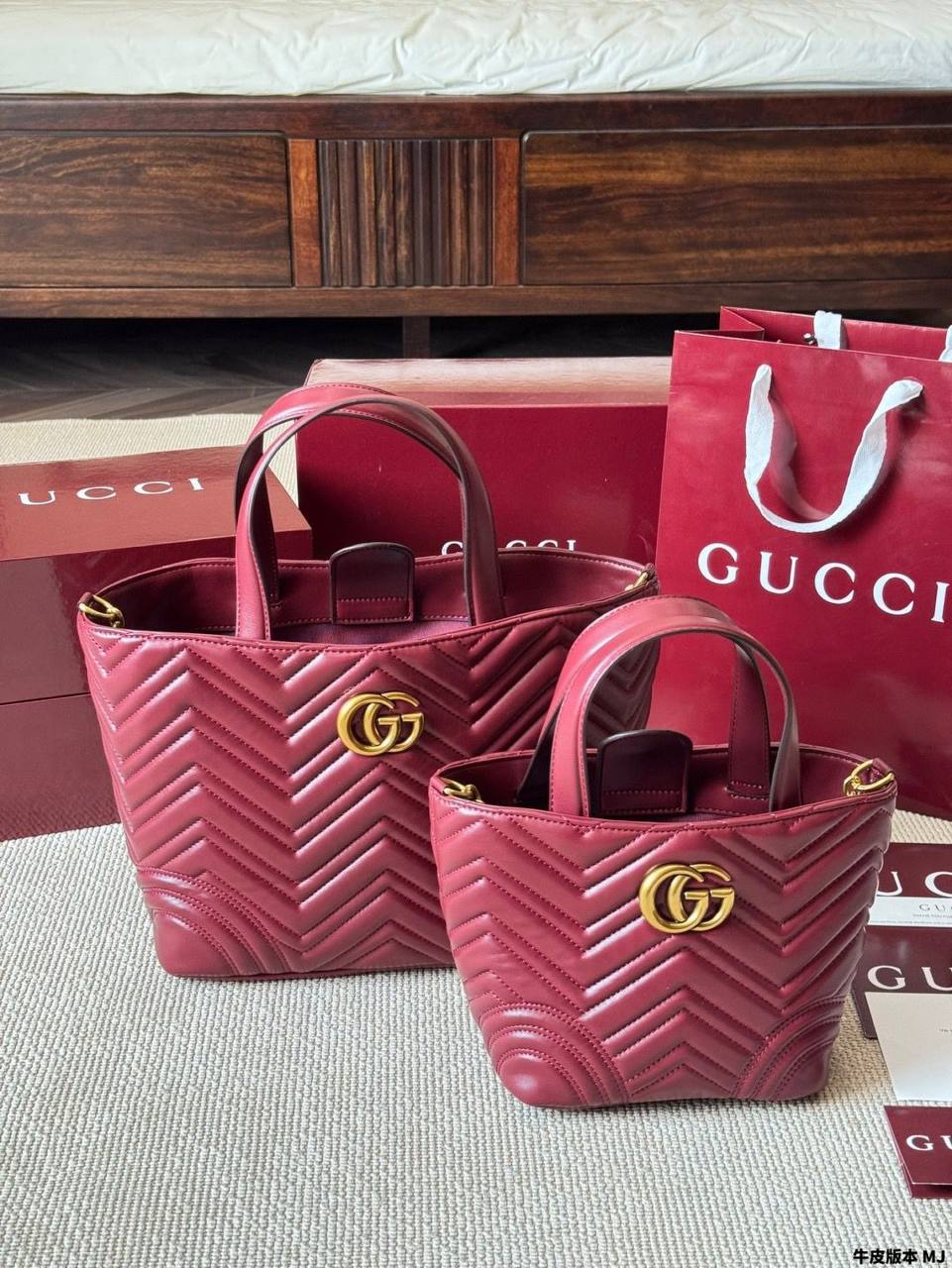 Gucci
small19cm
with box
🎁🎁🎁
big28cm
no box
115 dhs🪙🌨️
Zain04
♥️♥️♥️