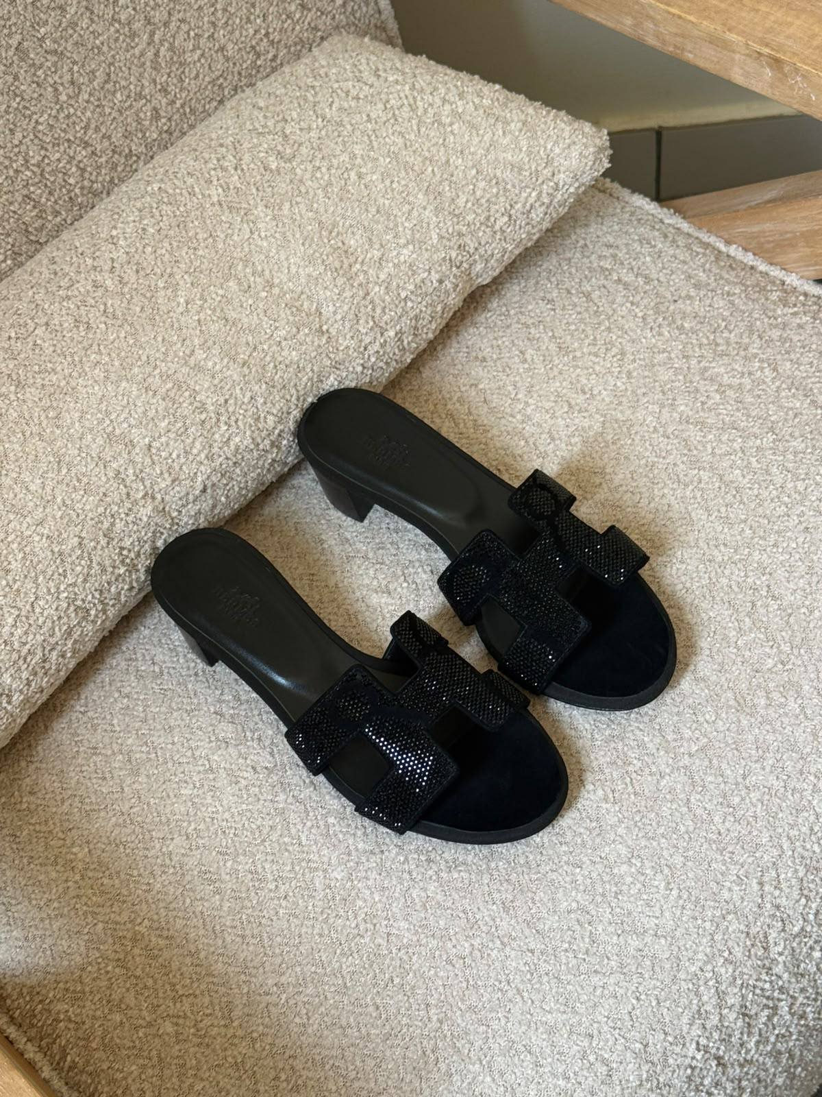 Hermes
𝐒𝐢𝐳𝐞𝐬: 𝟑𝟔 — 𝟒𝟏
430 dhs🇦🇪🇦🇪🇦🇪
Zain298
♥️♥️♥️