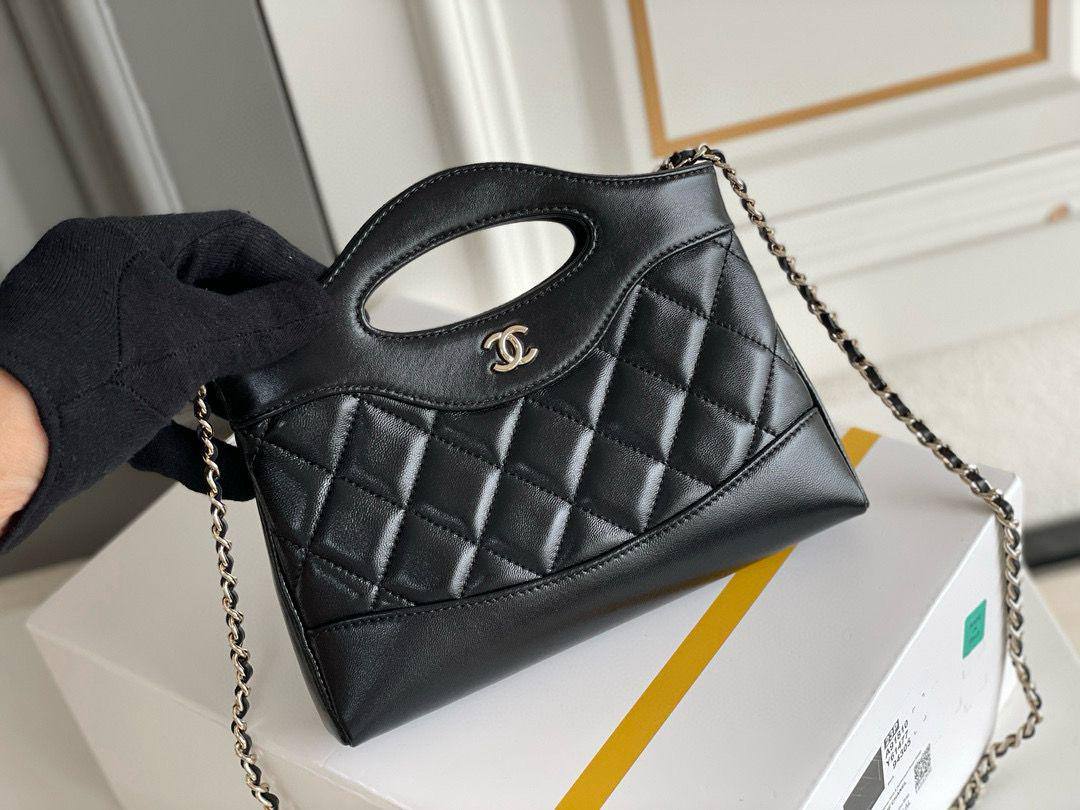 CHANEL
NEW CAME GOOD QUALITY
WITH BOX
85 dhs💓
👌👌👌👌👌👌👌👌👌
Zain39
♥️♥️♥️