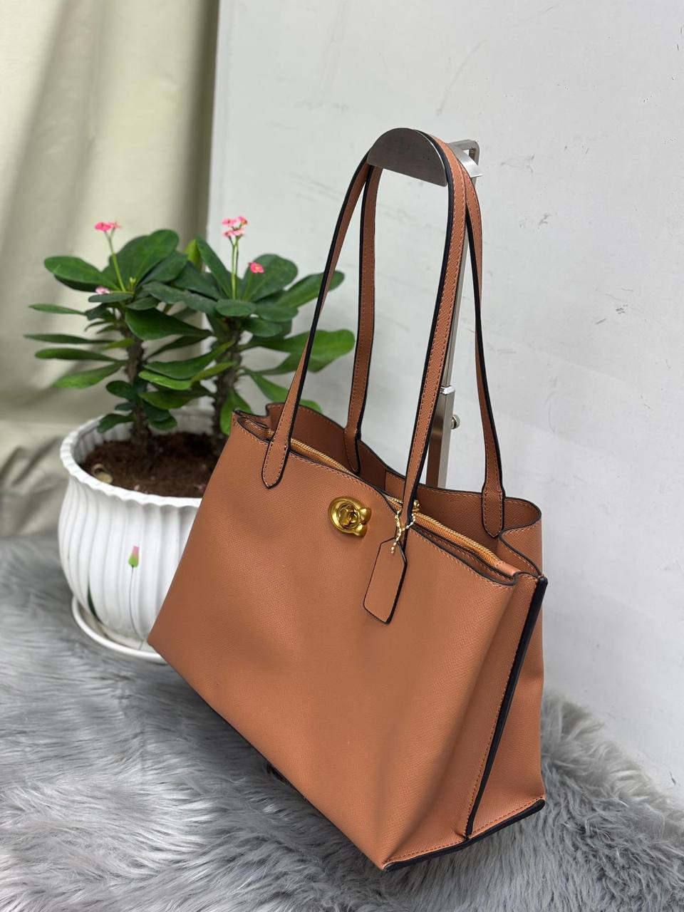 COACH
SIZE ……… 32CM 🥰
95 dhs❣️
Zain244
♥️♥️♥️