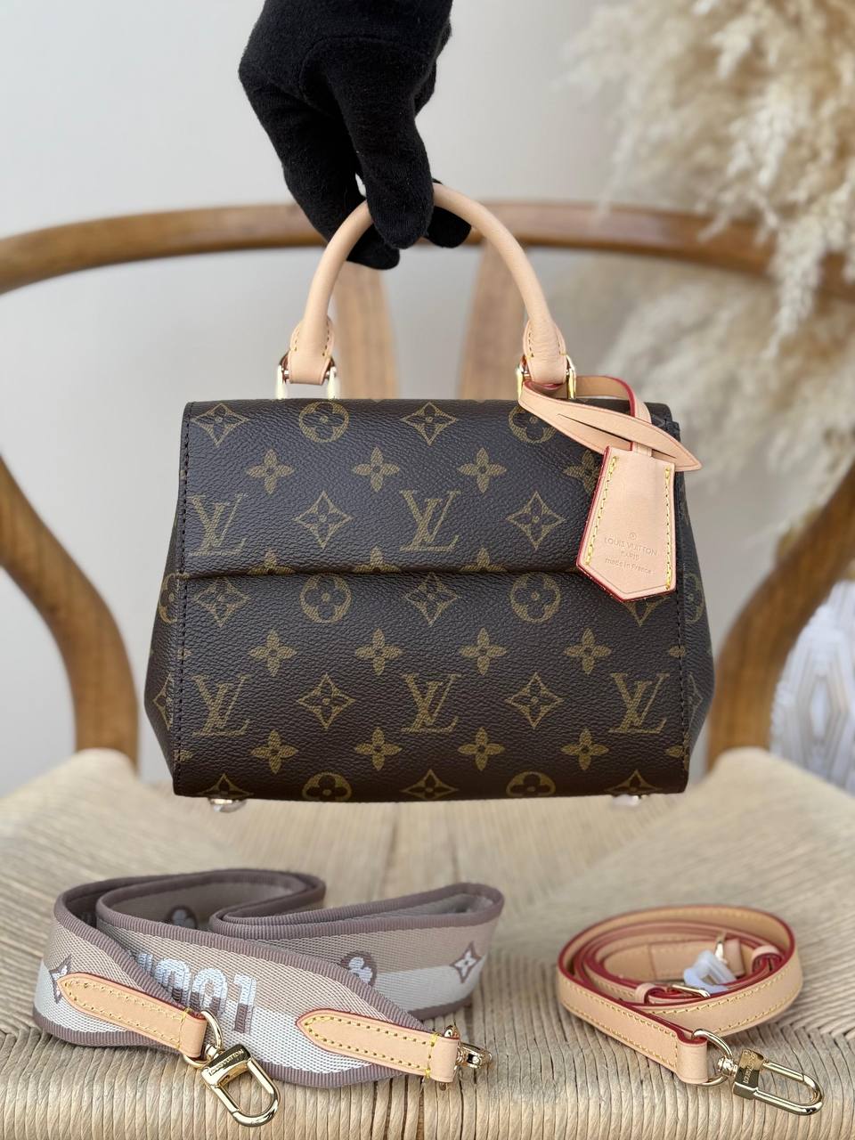 LV
20cm
360 dhs✅
Top quality
With box🎁
Zain167
♥️♥️♥️