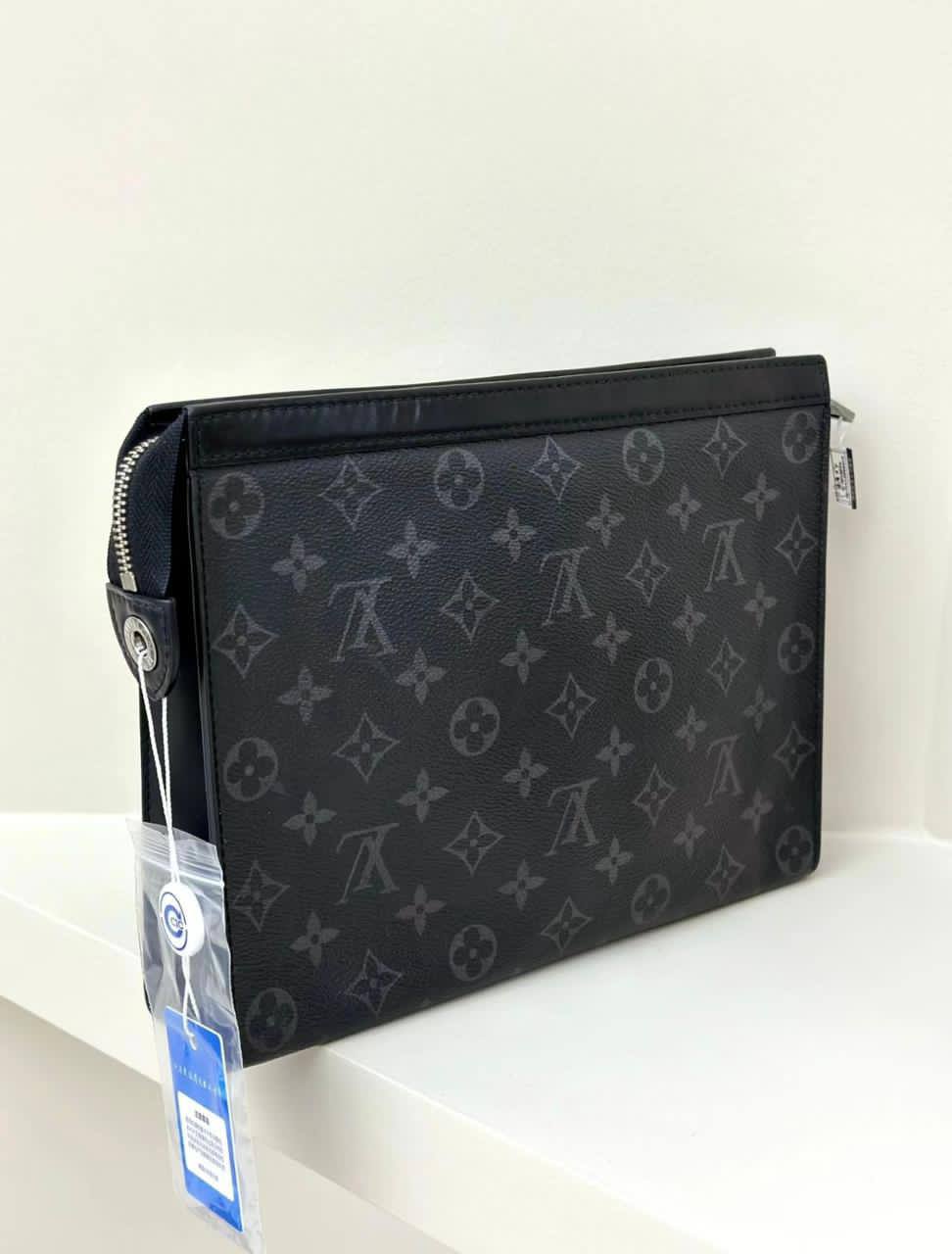 LV handbag,
good quality,
comes
with box,
🎁🎁🎁
size...27*21 cm
65 dhs❣️
Zain12
♥️♥️♥️