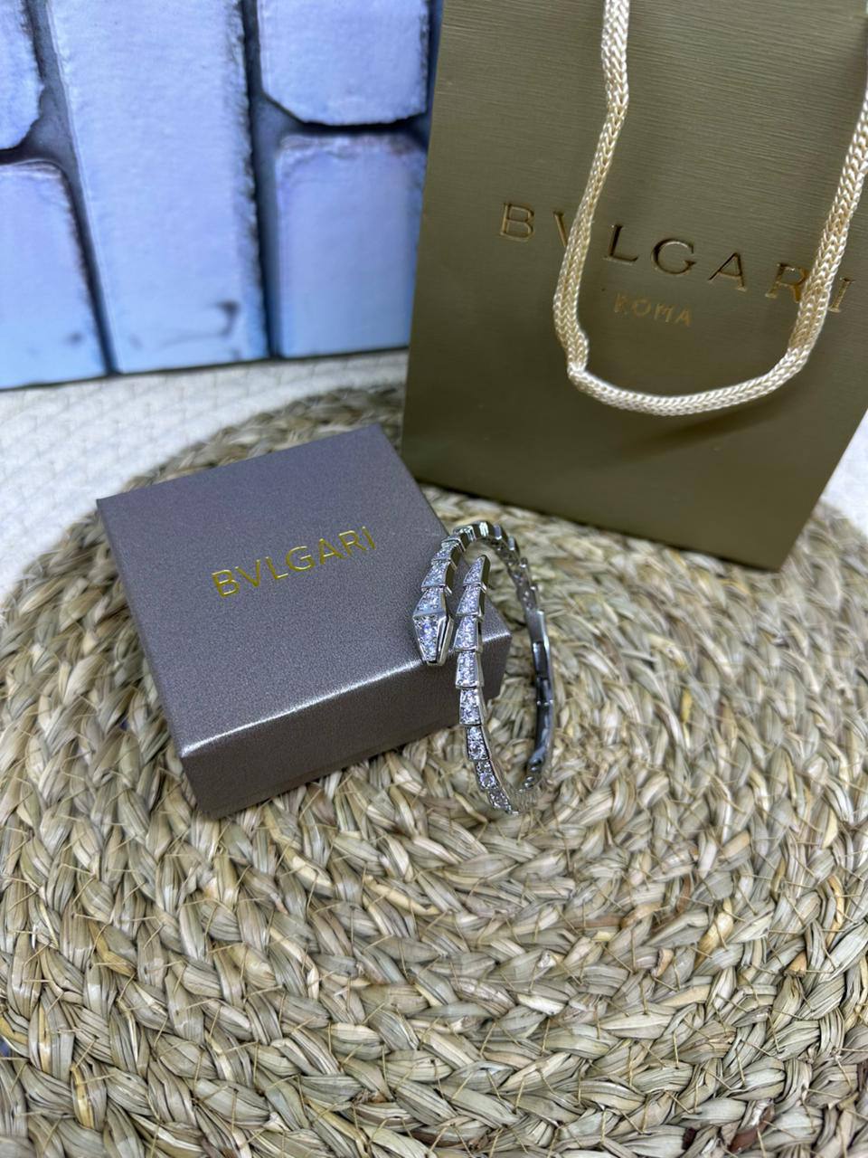 Bangle ❤️🔥*
good quality 💯
With same boxes 🗃️
And paper bag 🛍️
40 dhs🪙🌨️
Zain216
♥️♥️♥️