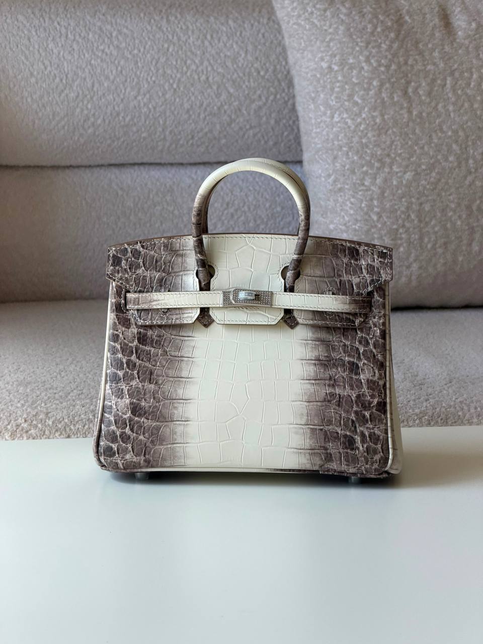 Hermes
Birkin croc 25cm💕master quality😍with box❤️
980 dhs✅
Zain52
♥️♥️♥️