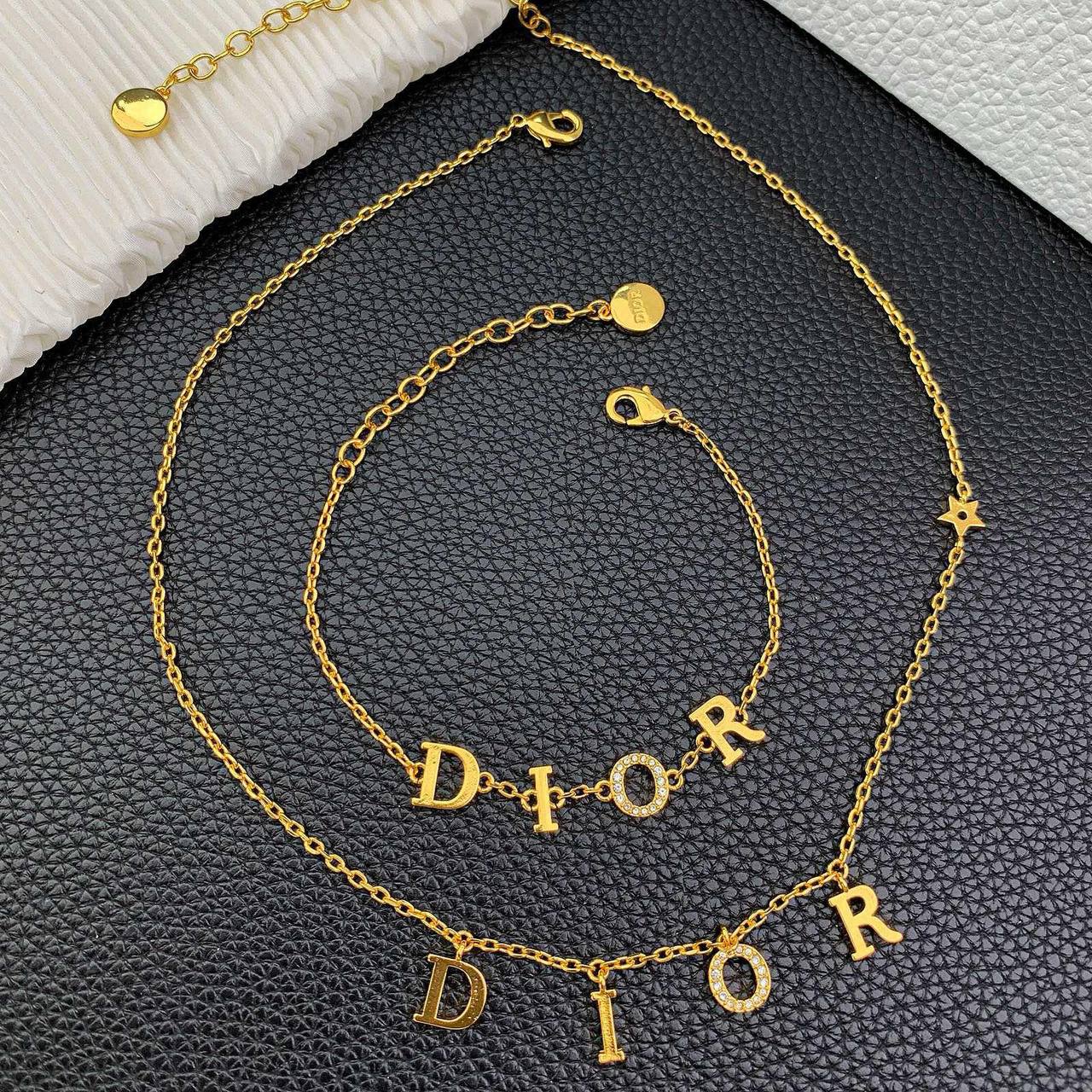 DIOR SET
✨💫
NECKLACE BRACELET
95 DHS✅
WITH BOX AND PAPER BAG🎁🛍️
Zain89
♥️♥️♥️