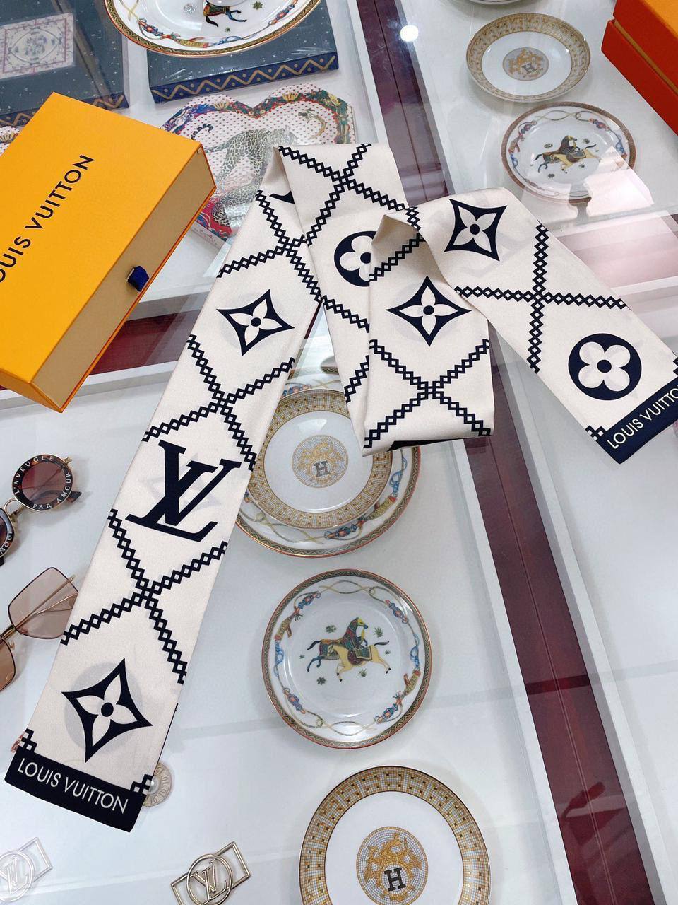 Silk Twilly Scarf
Without box 🗃️
25 dhs✅
Zain231
♥️♥️♥️