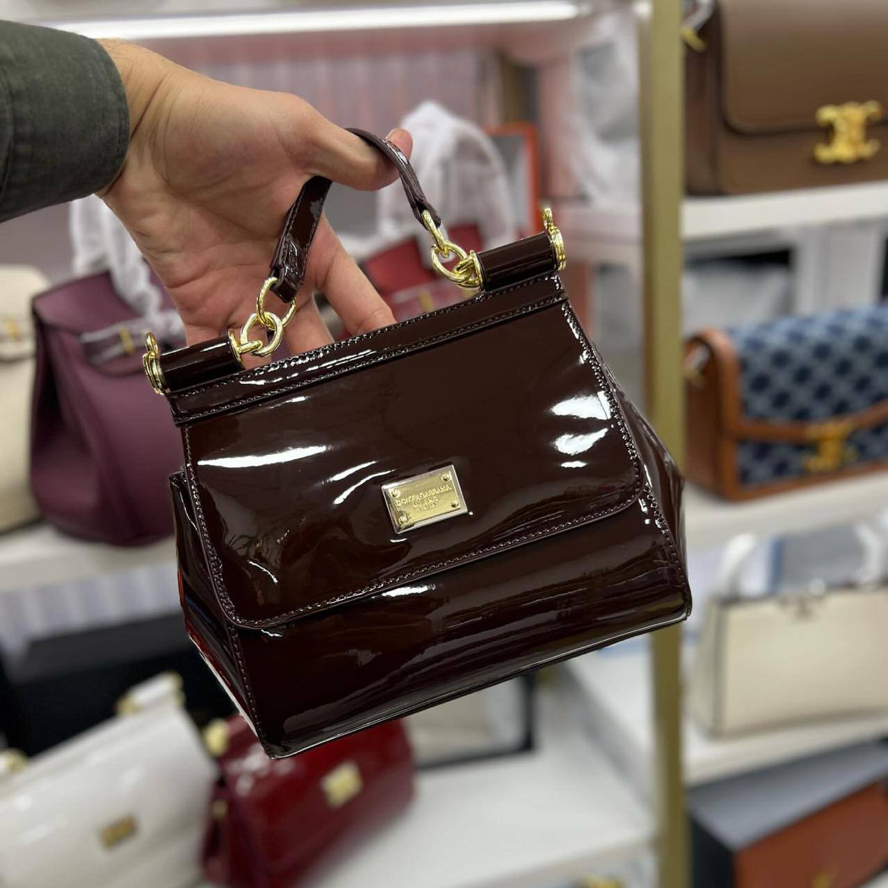 D&G
With box
100 dhs✅
Zain136
♥️♥️♥️