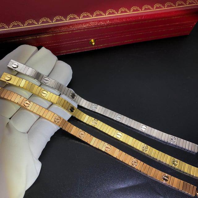 Cartier ❤️🔥*
Bracelet 🔥
Master quality 💯
Unisex ✨
Size 17,19🍁
With normal boxes 📦
130 dhs🌺
With master box 🗃️
170 dhs🌺
Zain216
♥️♥️♥️