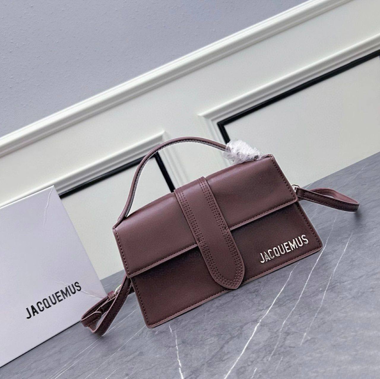 JACQUEMUS
COPY ONE RESTOCK
WITH BOX
🎁🎁🎁
BIG SIZE
255 dhs❣️
(Leather )
Zain39
♥️♥️♥️