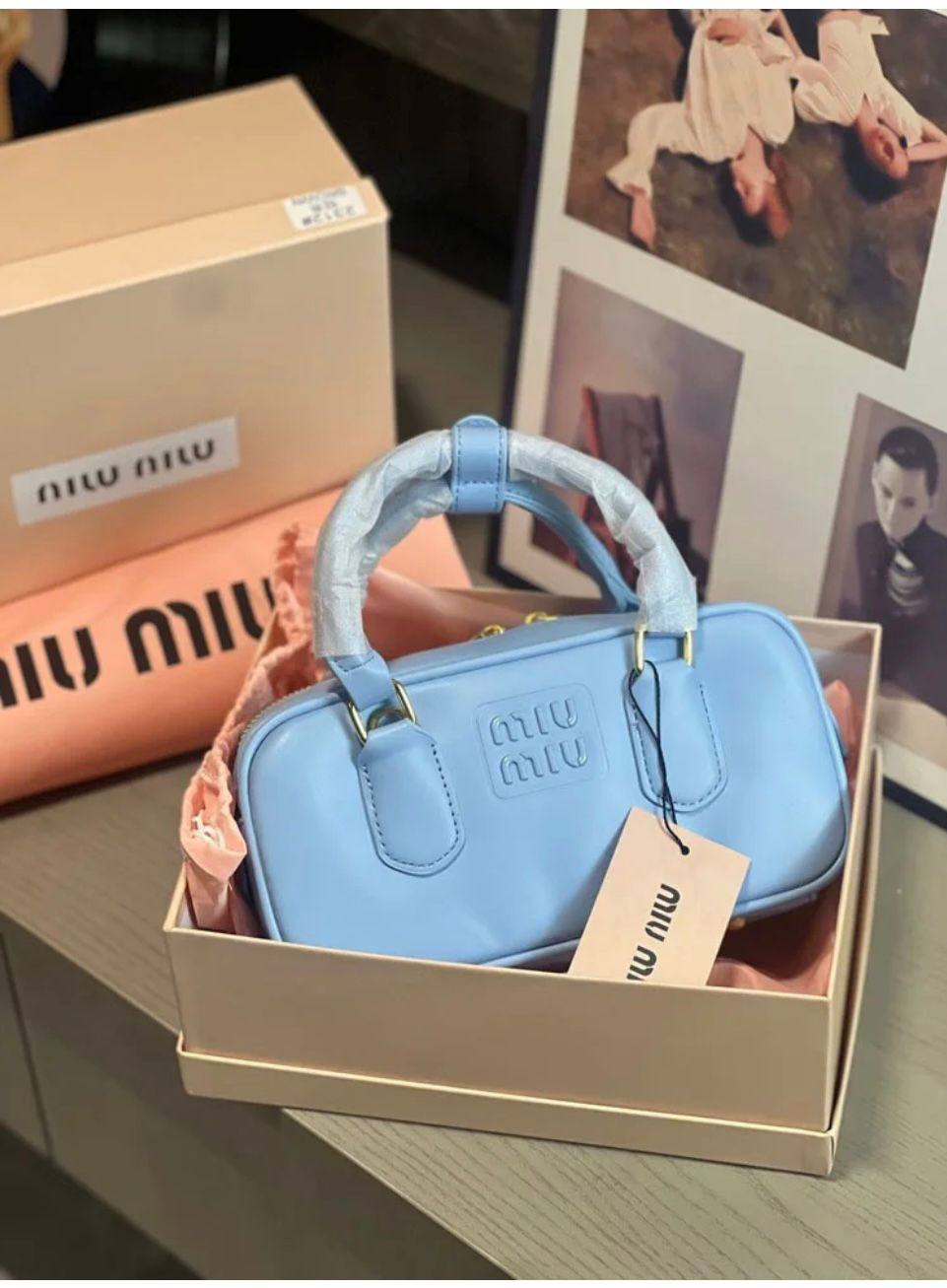 Miu Miu
good quality, comes
with box,
🎁🎁🎁
size...23 * 11 cm
95 dhs❣️
Zain12
♥️♥️♥️