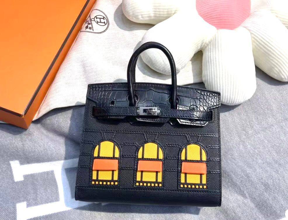 Hermes
Small house
Size 25cm
high quality
120 dhs🪙💚
Zain04
♥️♥️♥️