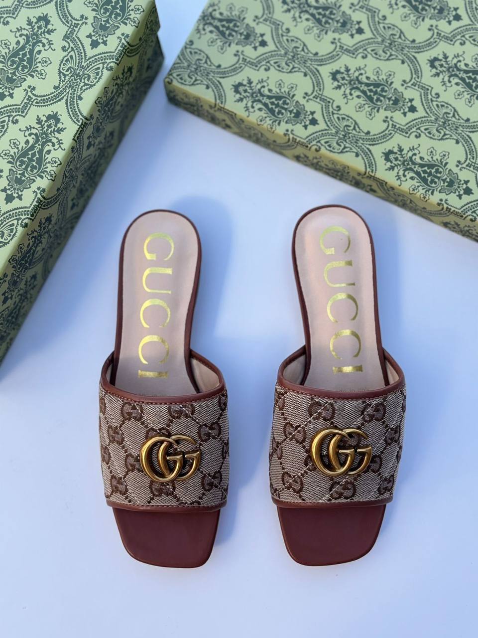 Gucci
95 dhs🪙🌨️
Size 36-42
Zain55
♥️♥️♥️