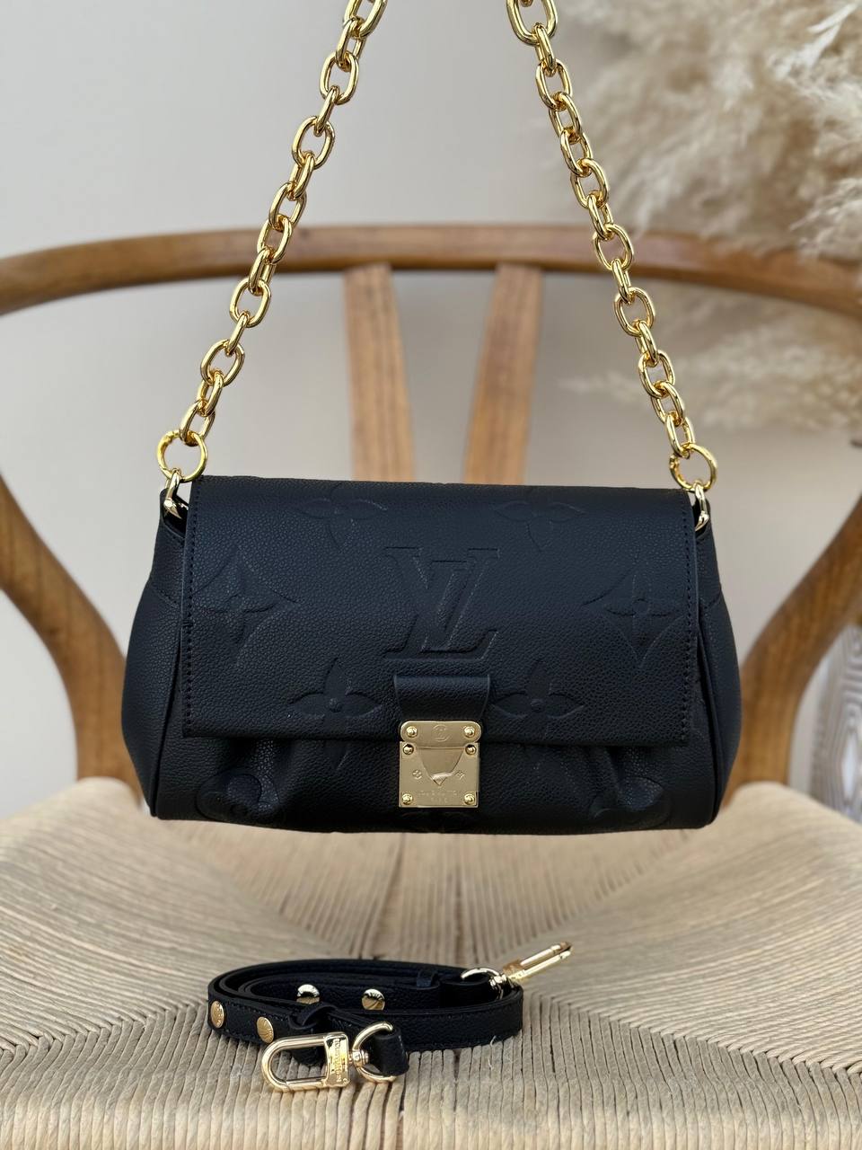 New collection✨✨✨
LV
23cm
360 dhs👑
Top quality
With box🎁
Zain167
♥️♥️♥️