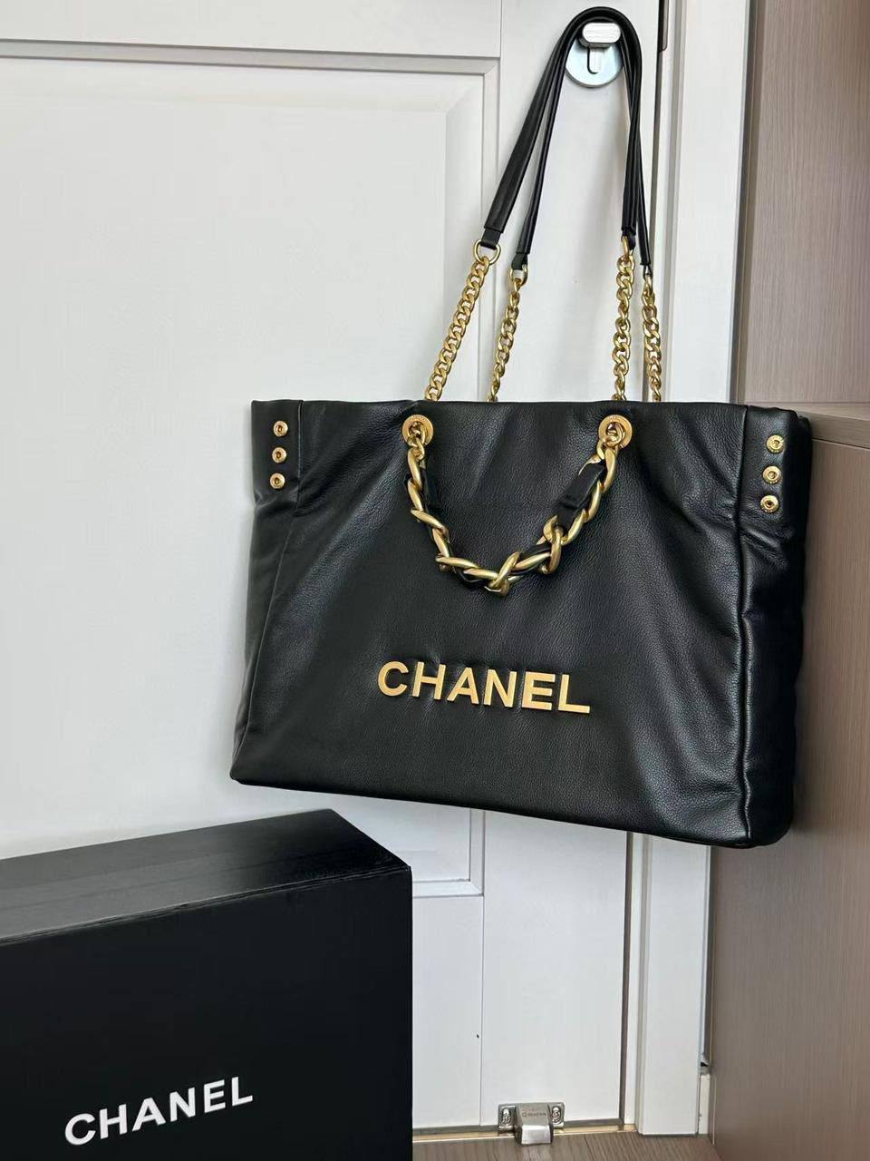 Chanel Master
340 dhs🪙🖤
Zain228
♥️♥️♥️