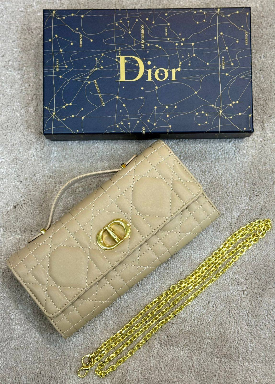 DIOR
GOOD QUALITY 🔥
90 DHS💓
WITH BOX 📦
🎁🎁🎁
Zain28
♥️♥️♥️